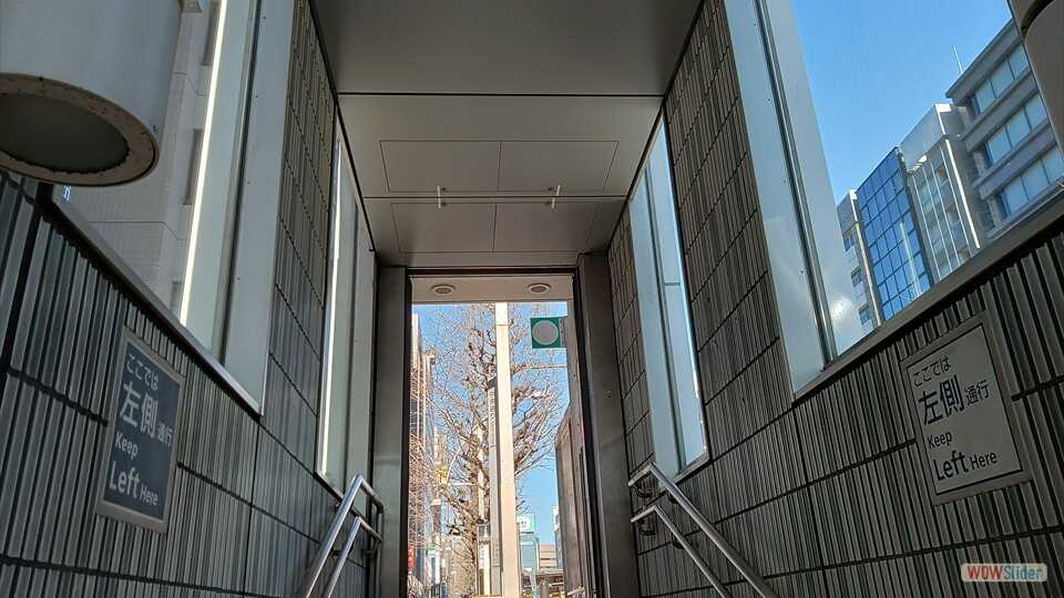 1. 東京メトロ銀座線 末広町駅 4番出口へ